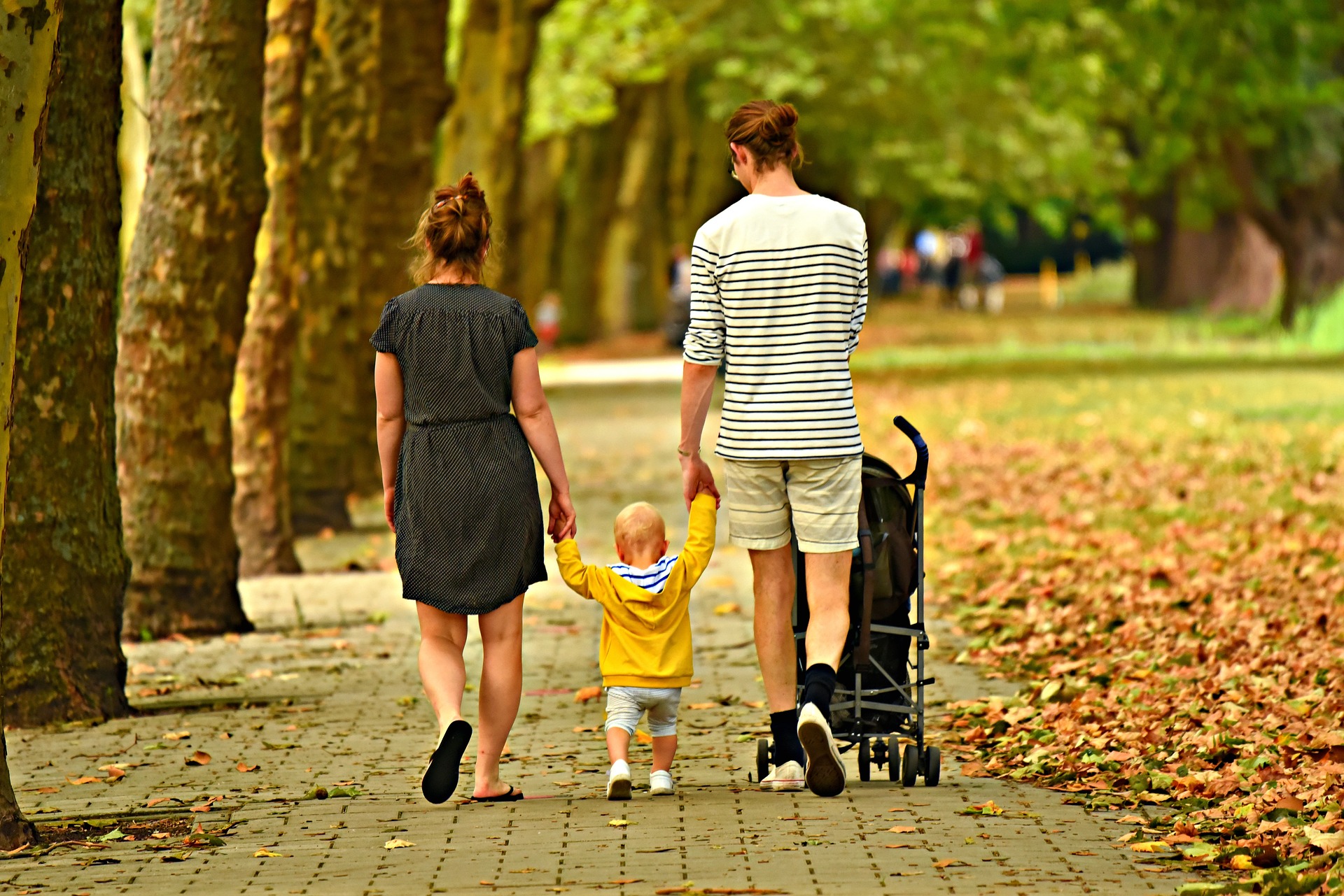 family-g82ec4e23e_1920